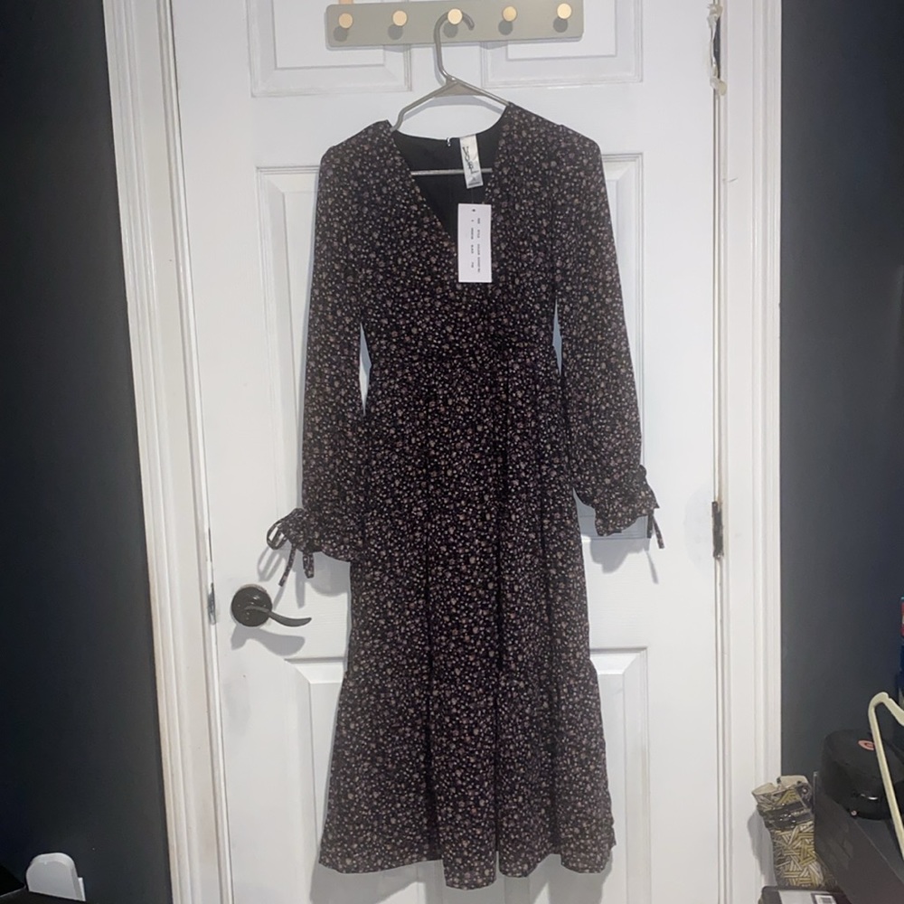 Violet Romance v neck midi dress in ditsy floral
print Size 8 NWT! - Picture 5 of 8